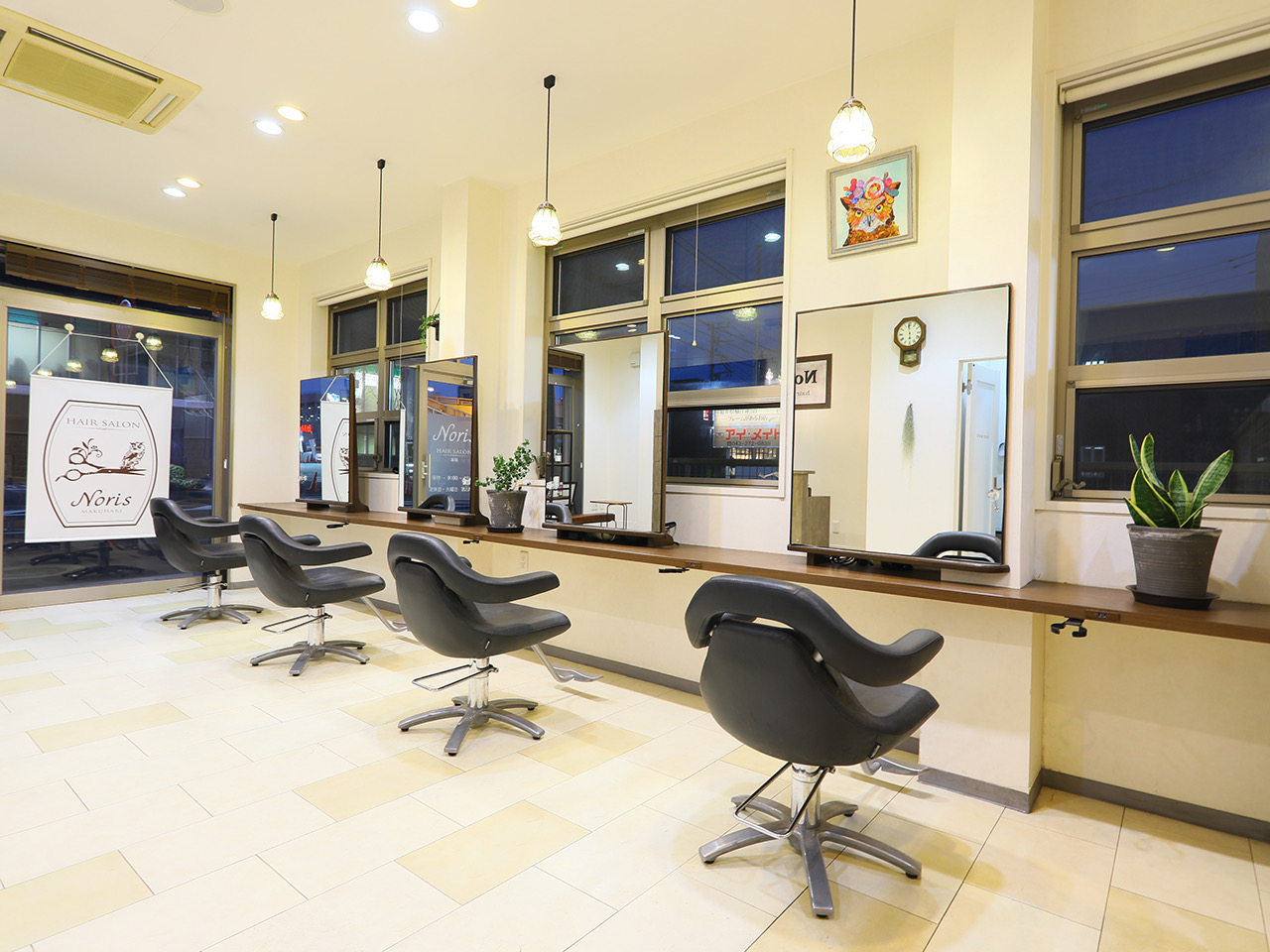 Noris hair salon MAKUHARIの店内